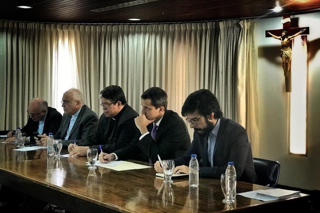 jguaido's tweet image. Hoy #1Feb seguimos articulando esfuerzos para movilizar la ayuda humanitaria y atender a los venezolanos. Nosotros sí vamos a permitir la entrada de alimentos y medicinas. 

Convocamos a todos los ciudadanos y a la FAN a que actuemos  ante la crisis humanitaria que vivimos.