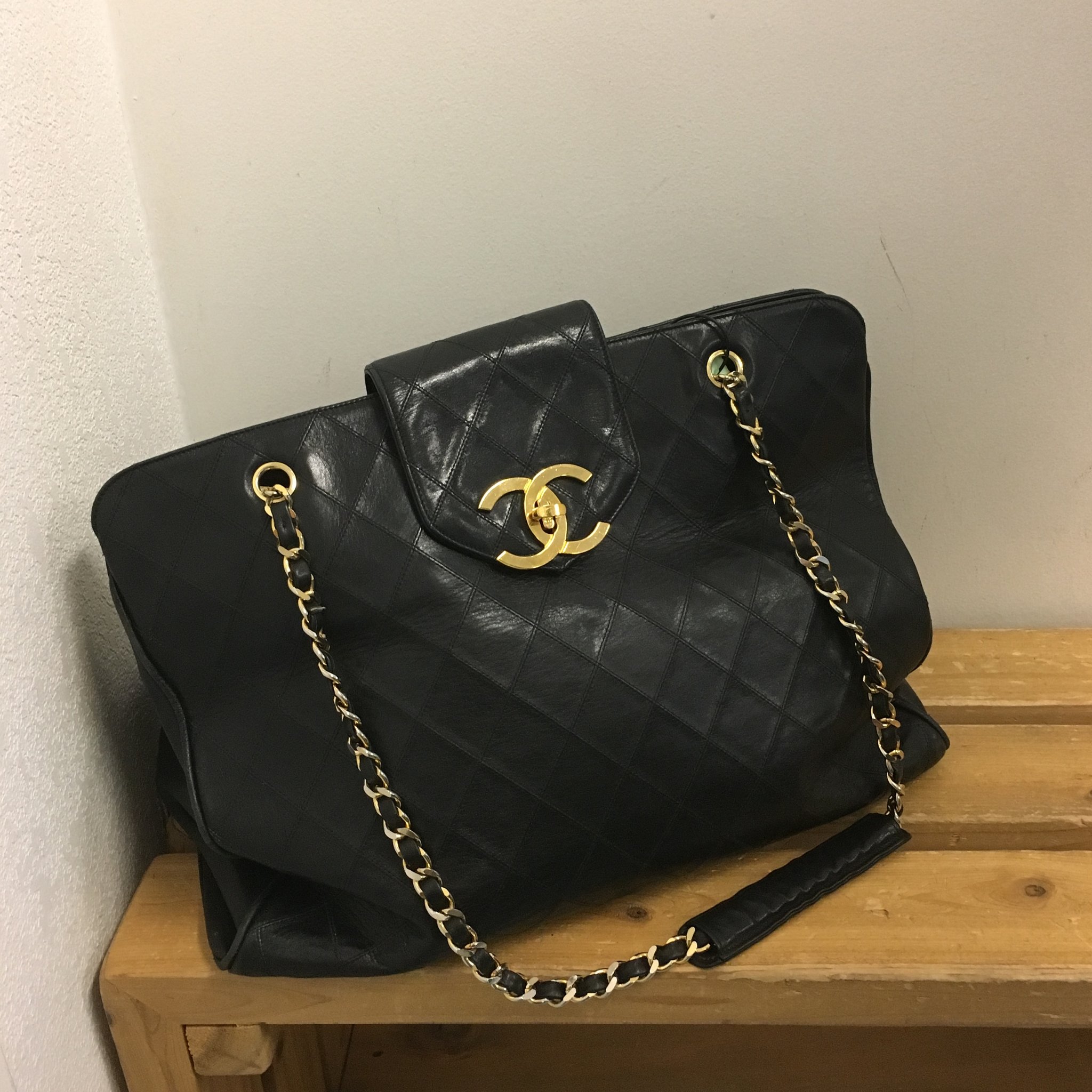 Rosebuds Consignment on X: This is a genuine black leather