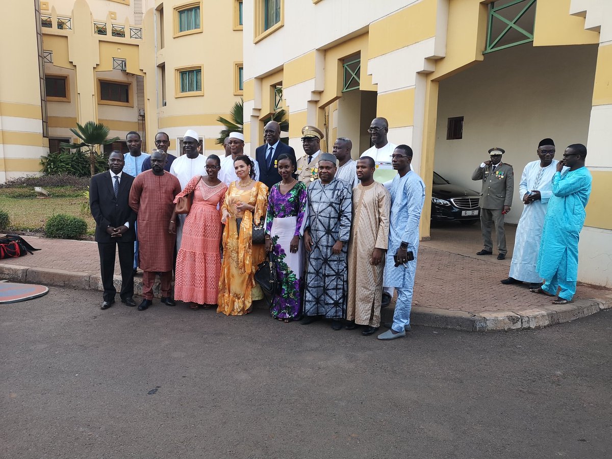 OumarKas's tweet photo. Cérémonie de décoration (CHEVALIER DE L'ORDRE NATIONAL) d'@alassanediene par les plus hautes autorités du Mali , en guise de reconnaissance pour sa grande contribution au développement des TIC au#Mali. @brelotte, @sdrame, @AliouneNdiaye_, @Orange_Mali https://t.co/ZYHzz4HIW4