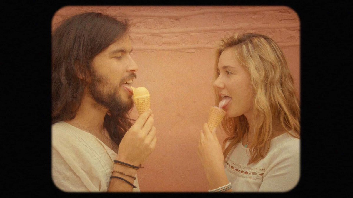 ‼️NEW VIDEO ALERT‼️Huge thanks to Katrina and Rio for taking the time to make this. Lets all properly celebrate the most emo month of the year! 💔 

strawberry 🍓 ice cream 🍦a summer's day ☀️ you melt  💦 away through the 🖐️cracks in my fingers . . .

youtube.com/watch?v=UyWhBD…