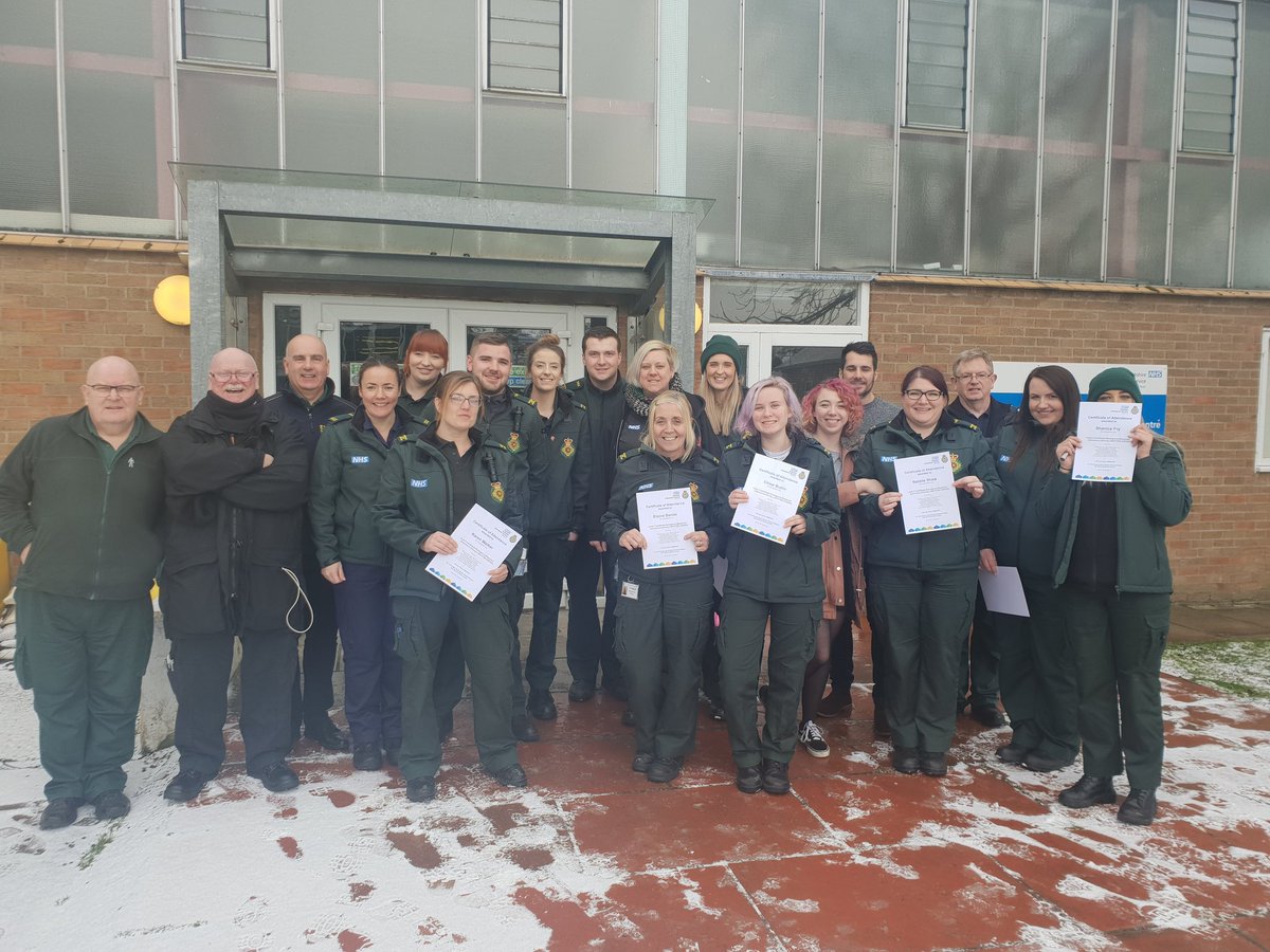 Jossall20's tweet photo. 5 weeks Clinical complete back in October! 4 weeks driving came to an end today. Met some great friends on the way! First Fully Operational Shift Sunday! 🚑🚑 #Truefriends #bestjobintheworld @YorksAmbulance https://t.co/Q2SRTFXrf5