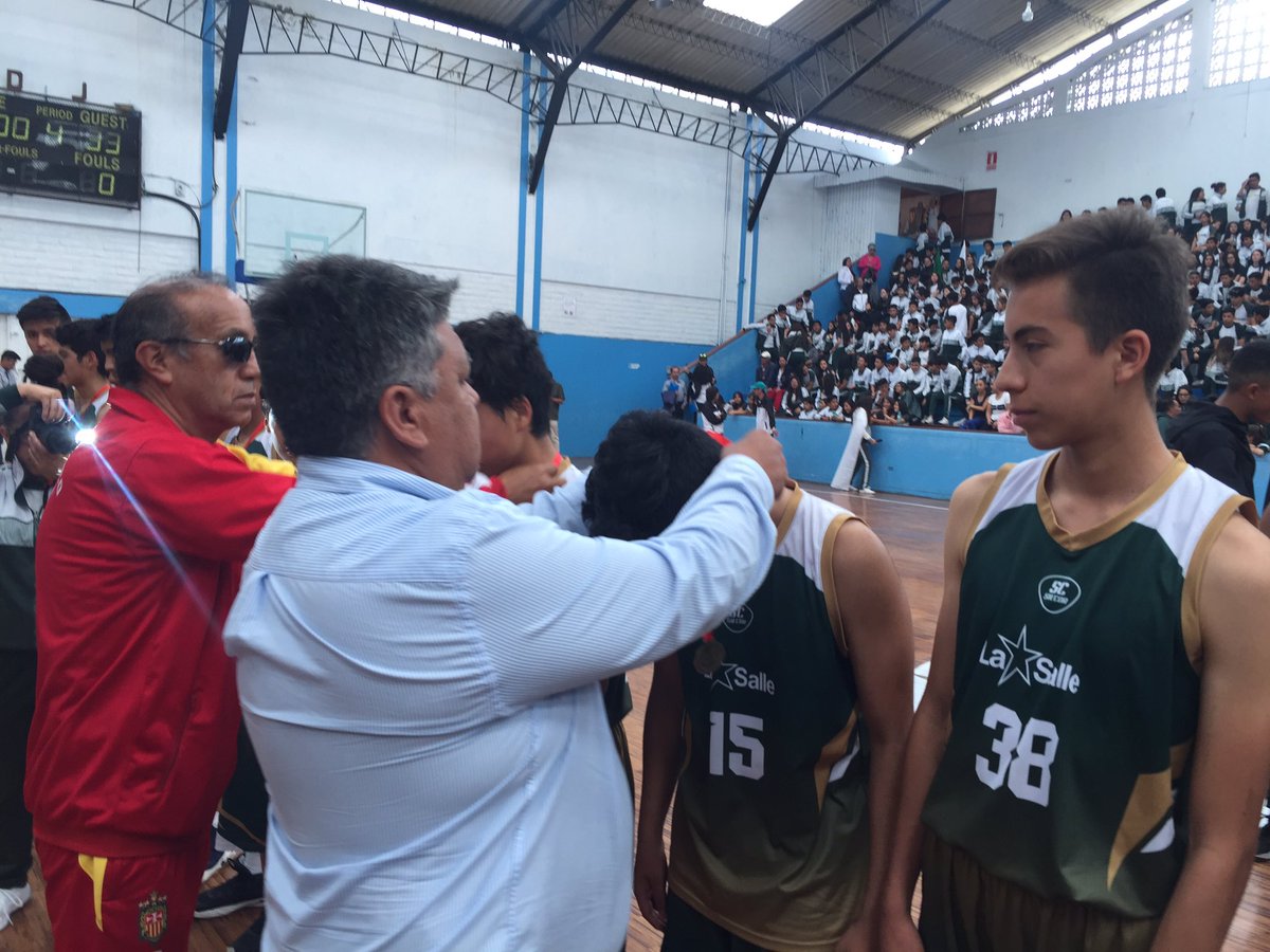 LDC_Ruminahui's tweet photo. Revisa la galería de la premiación del Torneo Estudiantil Del Valle 🏀🏆 y las transmisiones oficiales de los partidos en nuestro Facebook 

https://t.co/K9GV0O58Wp https://t.co/gn13DrfKm5