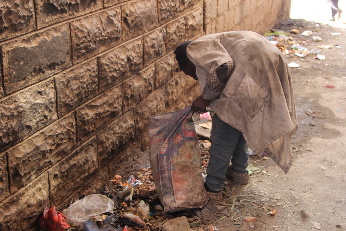 mohiafrica's tweet photo. Without an education, teens in disadvantaged communities may find themselves on the streets, collecting scrap metal or recycling trash to survive. We’re on a mission to change that. #educate #hopefortoday #hopeforeternity https://t.co/mhtJJ4ASYP