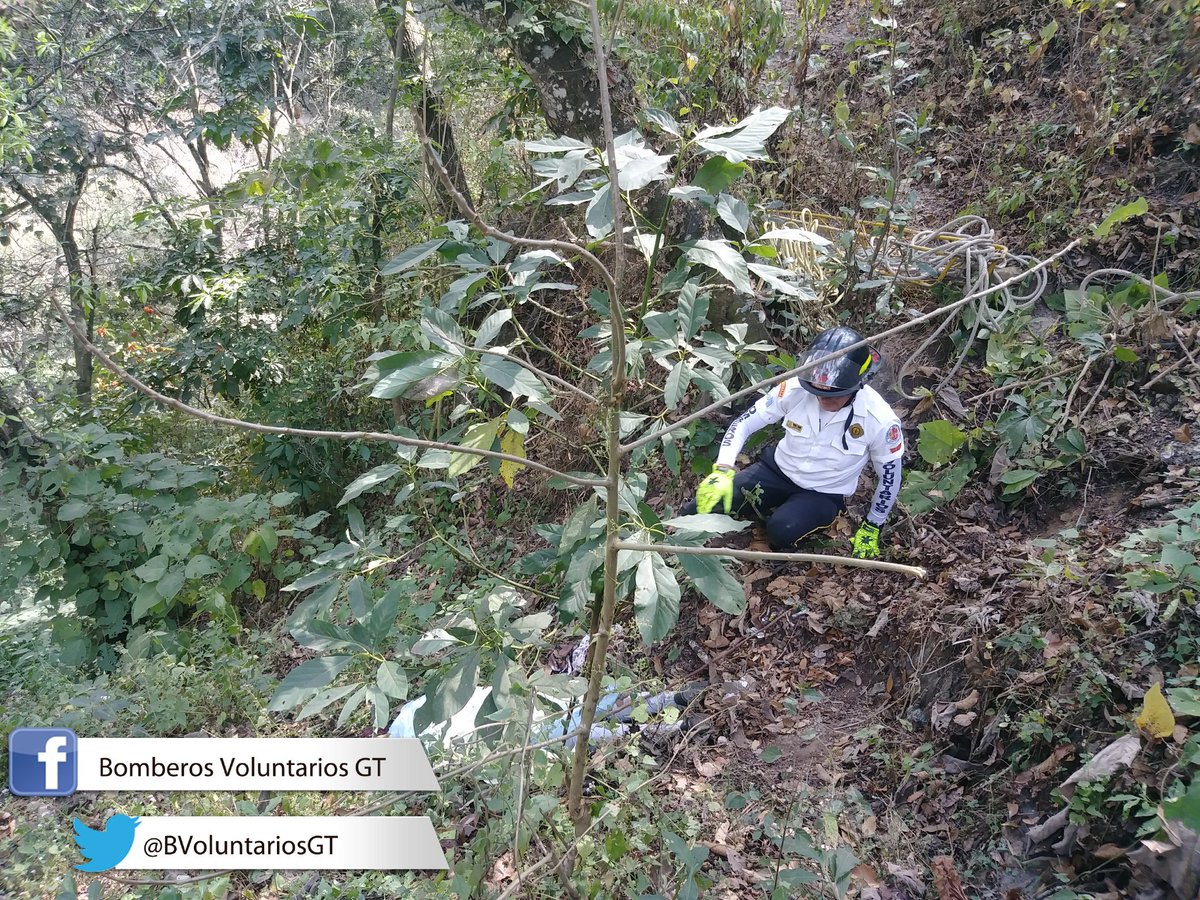 BVoluntariosGT's tweet photo. 🚨MUJER FALLECIDA🚨
@BVoluntariosGT de #3Cia #49cia reportan
En un barranco de la 7av final extremo de buses de la colonia Primero se Julio se ha localizado el cuerpo de una mujer de aproximadamente 15 años con señales de violencia
#EMERGENCIASCVB122 https://t.co/Nf41g5J9CW