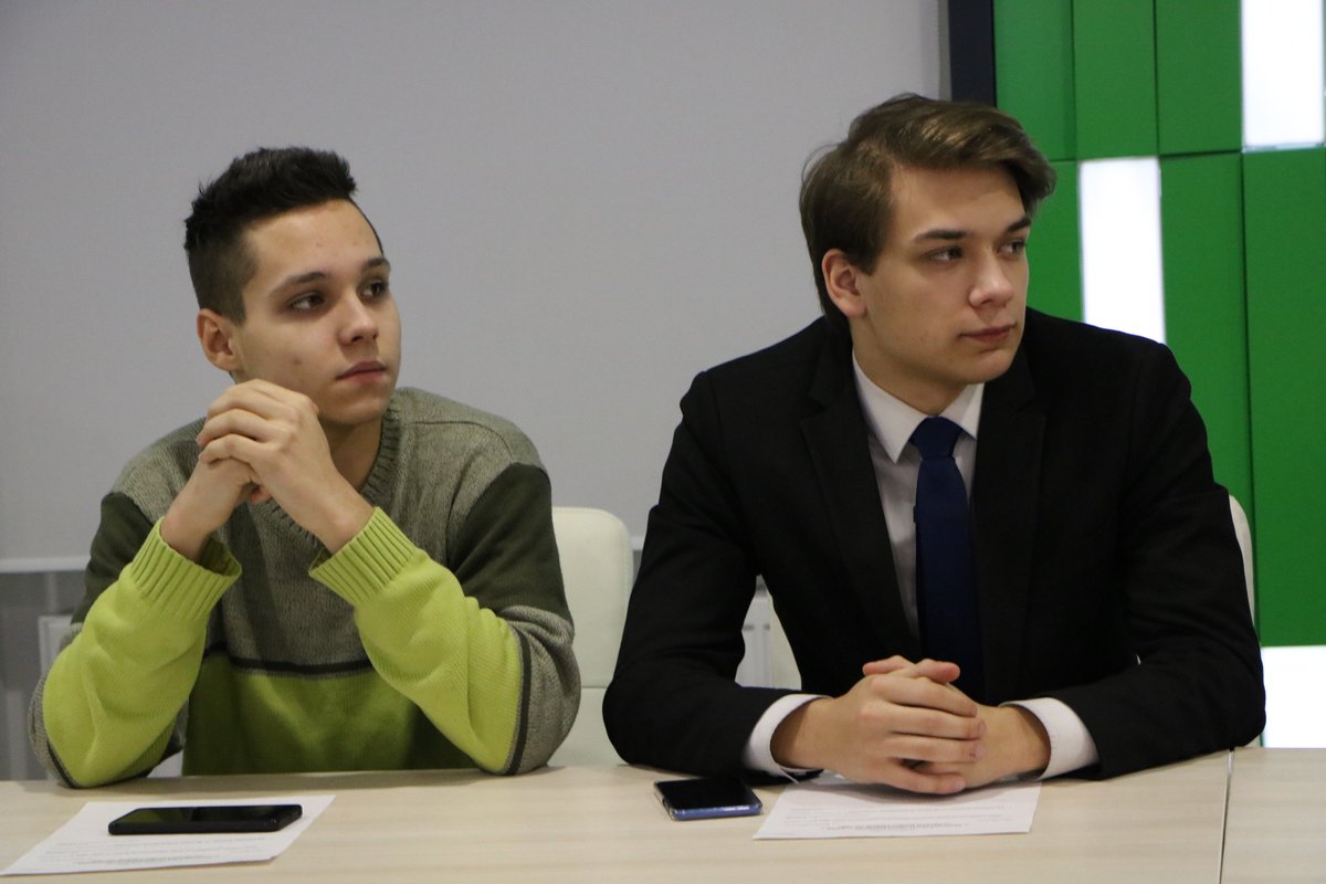 ivanovo_er's tweet photo. Секретарь #ЕР37 Владимир Гришин принял участие в Конференции Ивановского регионального #МГЕР37

На заседании руководитель Регионального штаба #МолодаяГвардия Никита Курочкин отчитался о работе организации за 2017-2018 год

Также активисты избрали делегатов на IX Съезд #МГЕР https://t.co/a9NgA13W3M