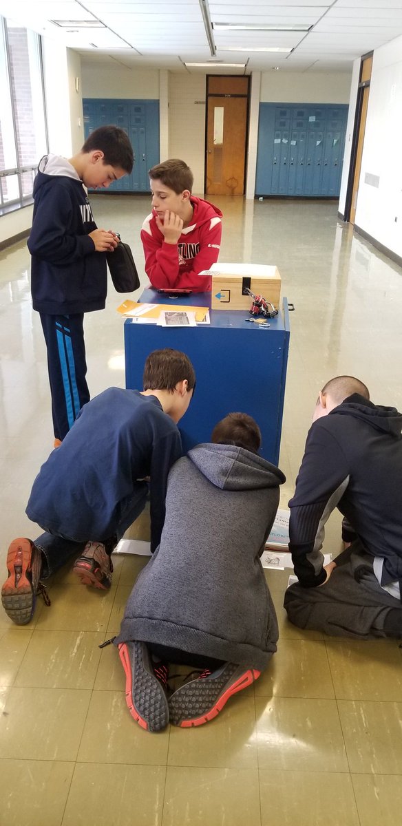 JenniferBano3's tweet image. Venetian students enjoying a book challenge celebration on this snowy afternoon! All students participating read at least 5 books this marking period. @SASD_IV #Sasdnext