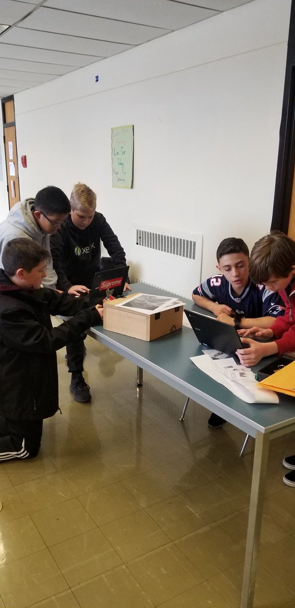 JenniferBano3's tweet image. Venetian students enjoying a book challenge celebration on this snowy afternoon! All students participating read at least 5 books this marking period. @SASD_IV #Sasdnext