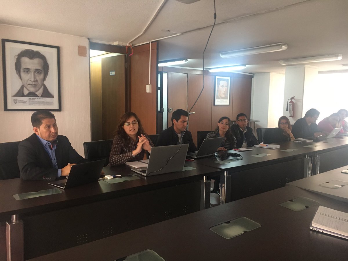 Socialización en el INEVAL de resultados de la investigación de Eficacia Educativa en la region sur de Ecuador