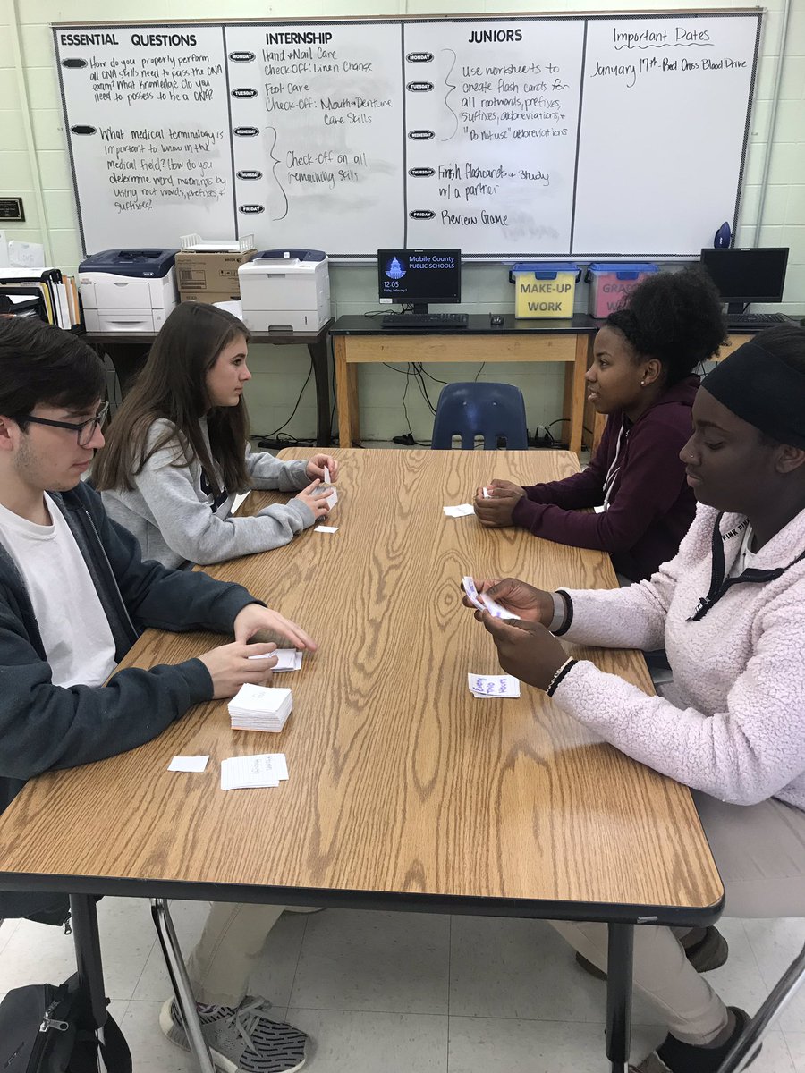 BobcatMedical's tweet photo. Speed Studying- our version of speed dating! #MedicalTerminology #217Flashcards 📚📝💉🏥 @TheodoreAcademy @chip_menton @TheodoreBobcats @Careertechmob https://t.co/ZYsMmiXY8J