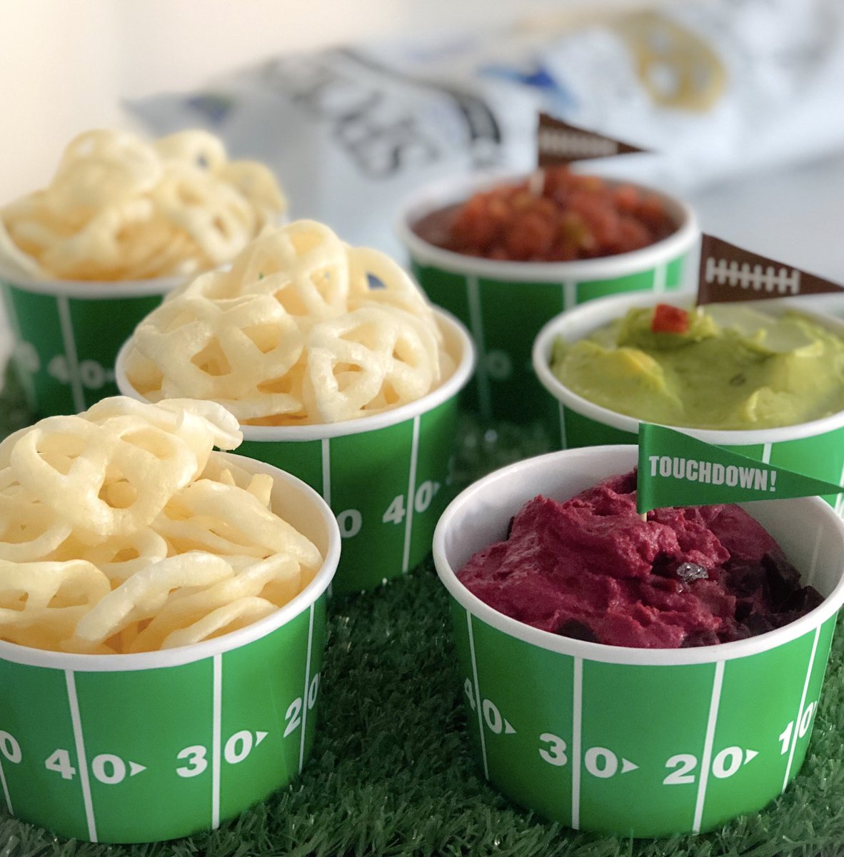 It’s #superbowl weekend! 🏈 We’re stoked and in the kitchen planning BFY (better-for-you) snacks for the whole gang! 😃
Who are you rooting for BTW? @patriots or <a href="/rams/">Rams</a> 🇺🇸 
🐏 🏈 

#SuperBowlfood #SuperbowlParty #SuperBowl2019 #glutenfreesnacks #vegansnacks #delish