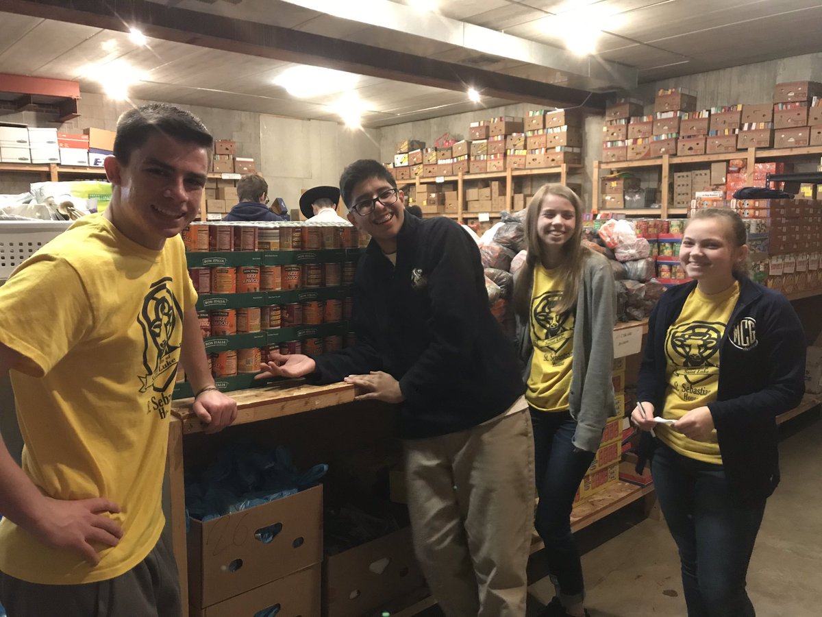 StSebstianH's tweet photo. Having a great day at Collinsville Food Pantry! #ServingtheCultureofLife #LuckytoBeLuke https://t.co/auGMBiD61s
