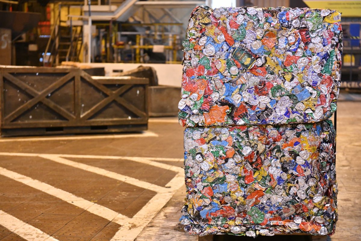 FdeRugy's tweet image. Le dynamisme industriel de #Fessenheim jouera un rôle clé dans le succès de notre projet de transition.

👉 Usine Constellium de Neuf-Brisach : 1er site de fabrication d’aluminium en 🇫🇷, en partie à base de matériaux recyclés, 1 500 salariés et 200 millions € d’investissements.