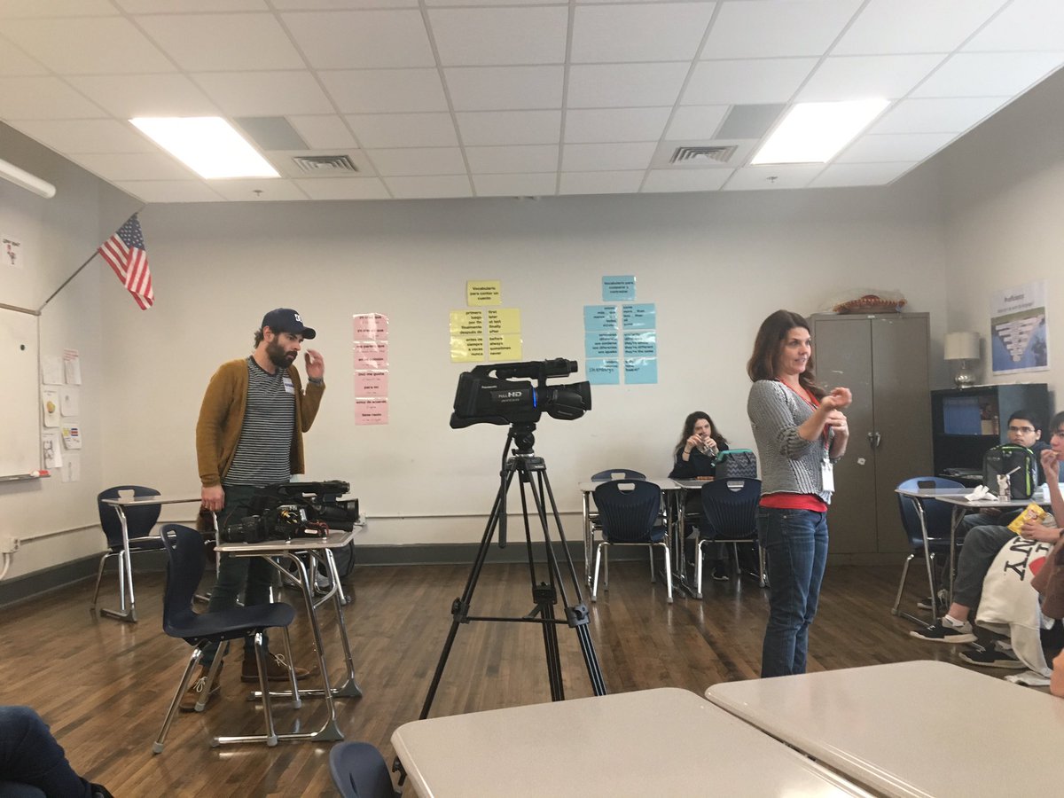 asmithfield's tweet image. Thankful for #StudioNPL @NowatNPL for coming over to show @HumeFoggKnights how to make better video projects. #mnpslibhack