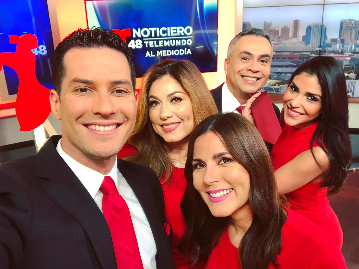 GaboSotelo05's tweet photo. ¡Mis estimados! Hoy usamos rojo para concientizar a nuestro querido público de las enfermedades del corazón en la mujer. #GoRedforWomen #GoRedPorTuCorazon #SVGoRed #GoRedBayArea https://t.co/njPI4FNbMU