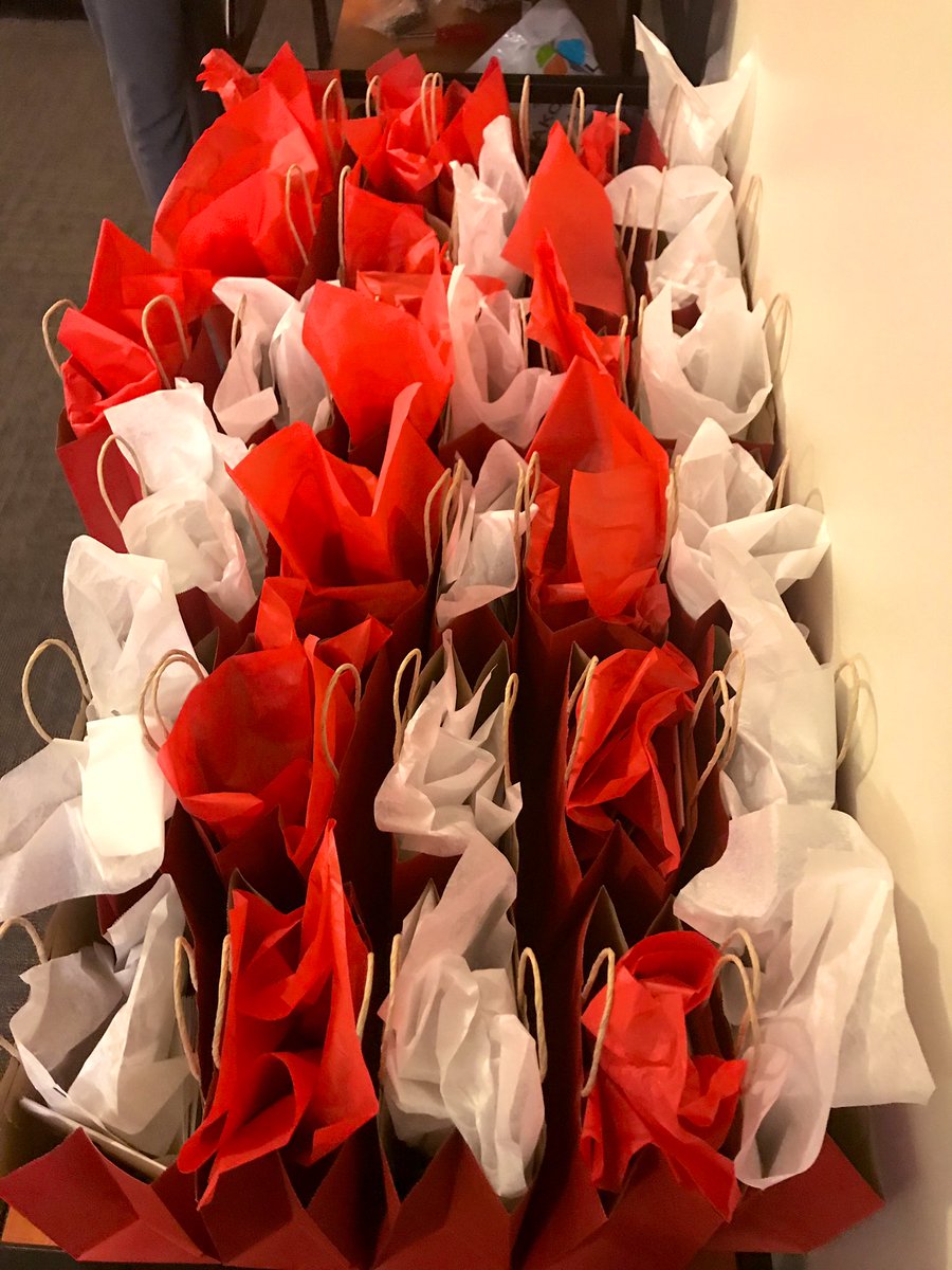 TheHope2Help's tweet photo. Project Valentine is in full effect! Over 30 self care bags made for women affected by domestic abuse, human trafficking, and sexual assault. #Thehopetohelpproject #BETHEHOPE https://t.co/GGRqjskoUX