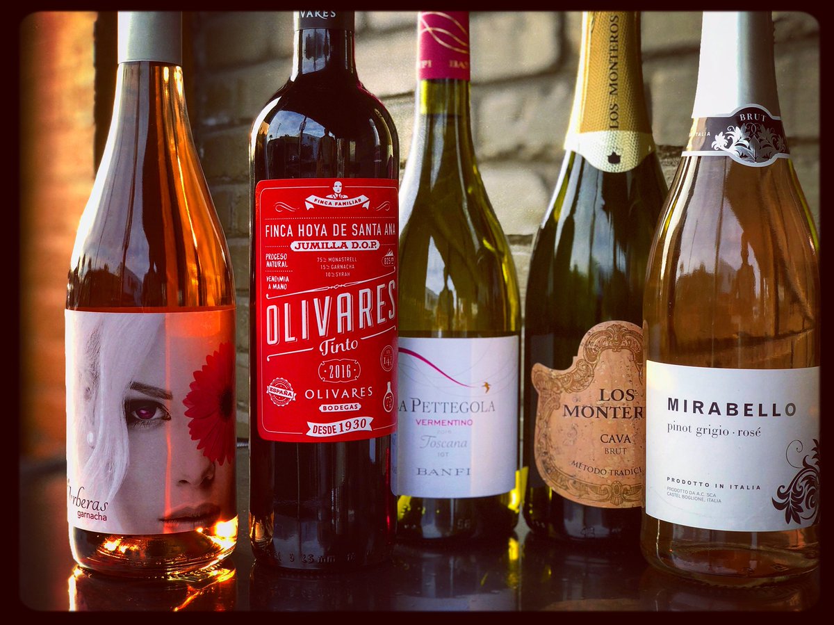 goats2sc's tweet photo. Itโs not really the weekend until you start drinking!! Every Friday ๐ $20 Bottles of Wine!!! #goats2sc #5ptsoasis #fivepointssc #drinkfivepoints #eatfivepoints #datenight #winenight #girlsnight #drinkthejuice https://t.co/YgnvH3D0W2