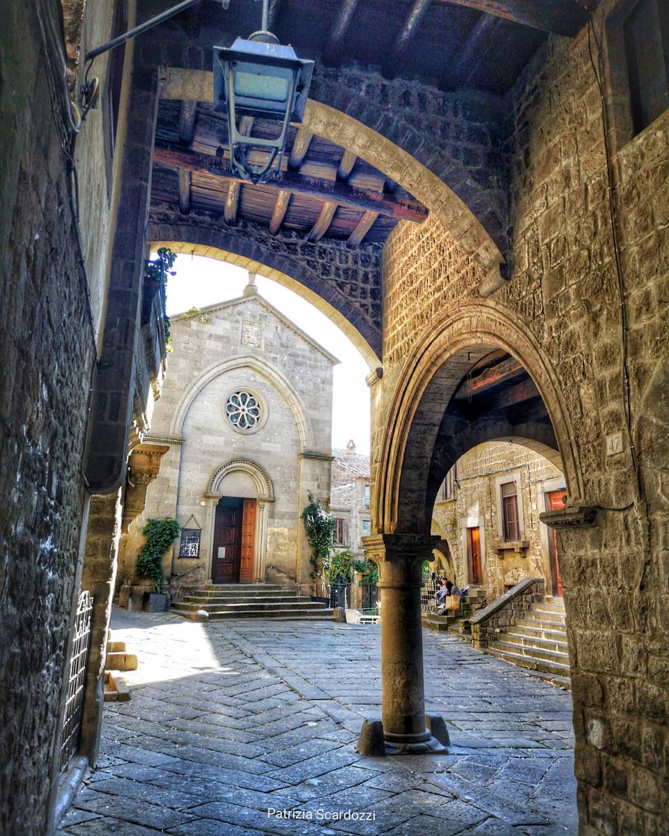 Visiting #Viterbo is like walking in the Middle Ages.
The amazing "city of the Popes" is less than 2 hours by train from Rome... put it on your bucket list. 👉 info@romeanditaly.it #instalike #italy #romeanditalytours #discoveritaly #instaitaly