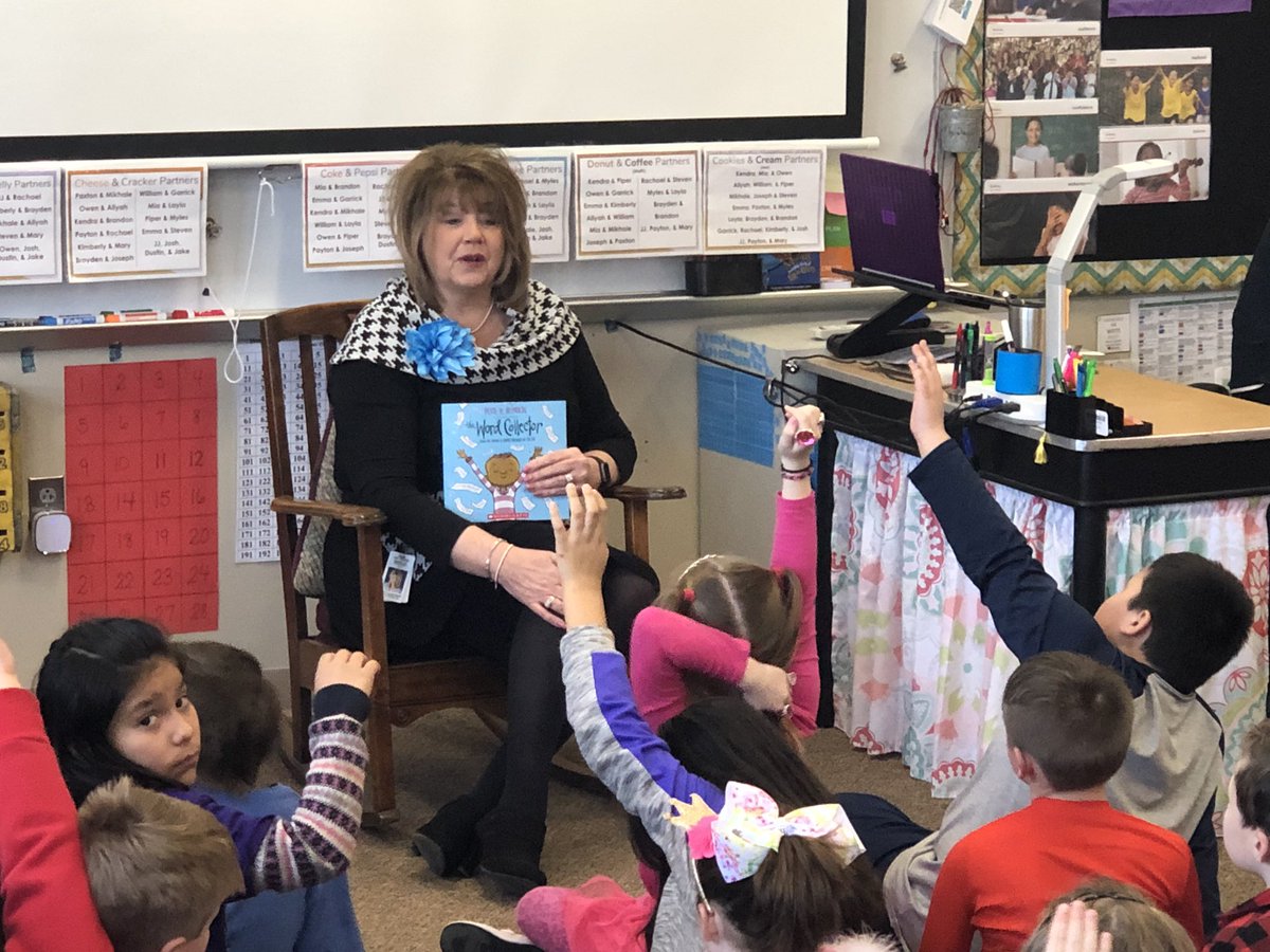 CaseyMoran2's tweet photo. Dr. Murillo is a guest reader in 3rd Grade for World Read Aloud Day at Rue Elementary!  #AchieveMore @VickieMurillo https://t.co/noeTS7TQLR