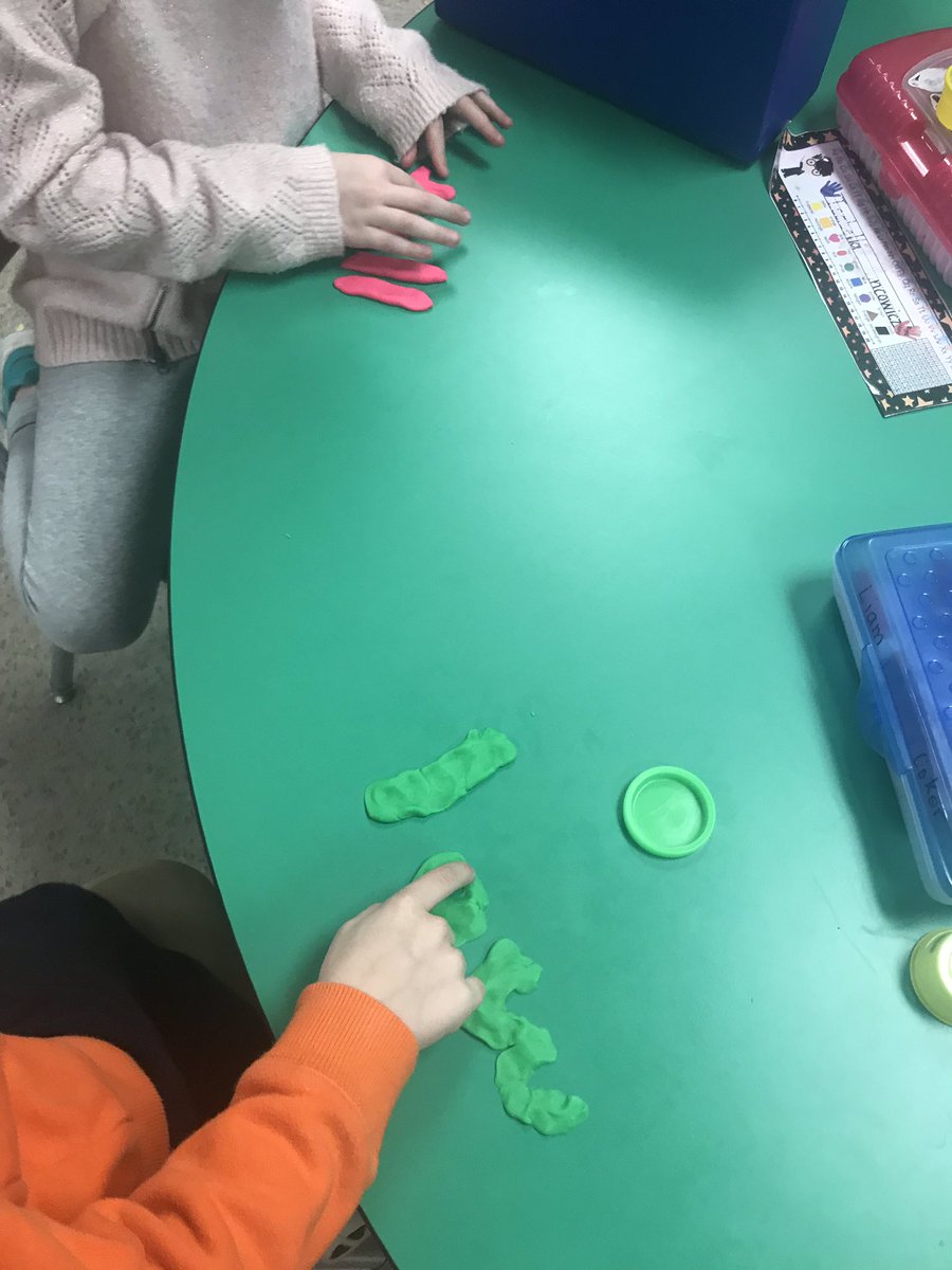 classofMsH's tweet photo. When a student brings in play dough for his birthday, we just had to use it for our phonics lesson 🙌 @GunpowderEl @BCPS_ELA https://t.co/DHzU9NBHRh