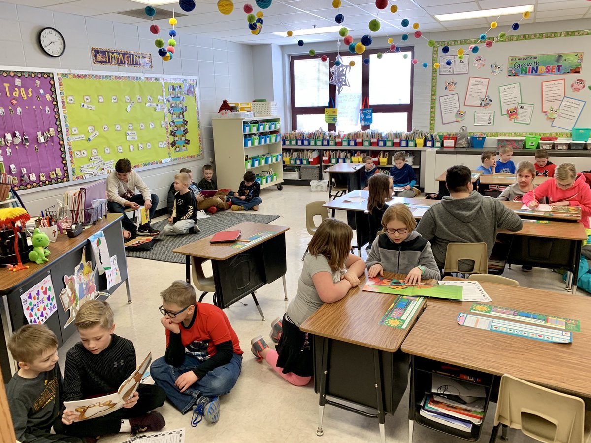 TimSaylerNM's tweet photo. Celebrating #WorldReadAloudDay2019 with some first grade friends @NMPrincipal @MGonczarow https://t.co/5bkxHMEKIO