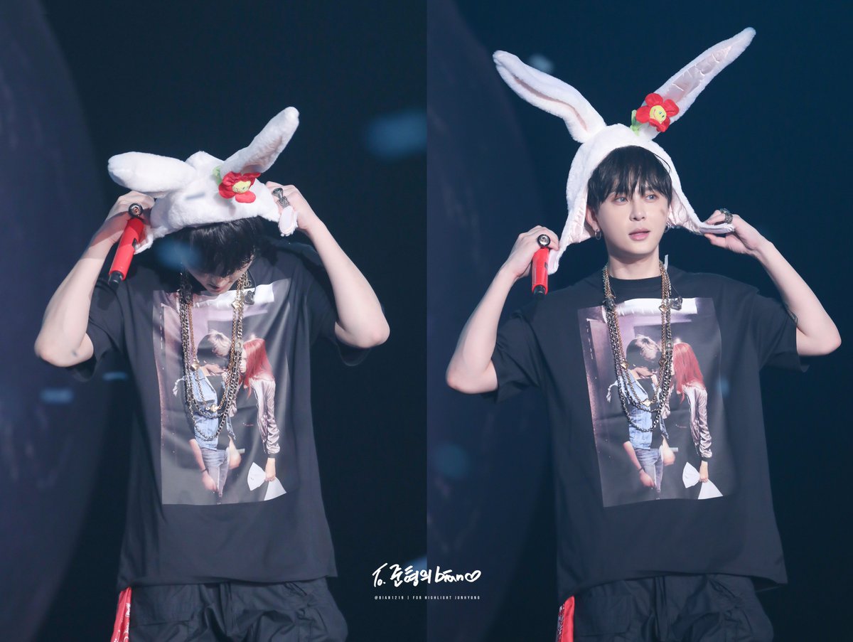 bian1219's tweet photo. #용준형 190201 ‘goodbye my 20’s’ 
Alice in Wonderland.
https://t.co/3tsA4oMScf https://t.co/8s6vBCwzAR