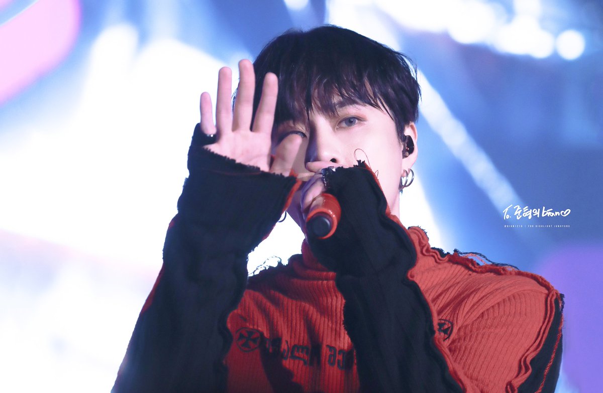 bian1219's tweet photo. #용준형 190201 ‘goodbye my 20’s’ 
Alice in Wonderland.
https://t.co/3tsA4oMScf https://t.co/8s6vBCwzAR