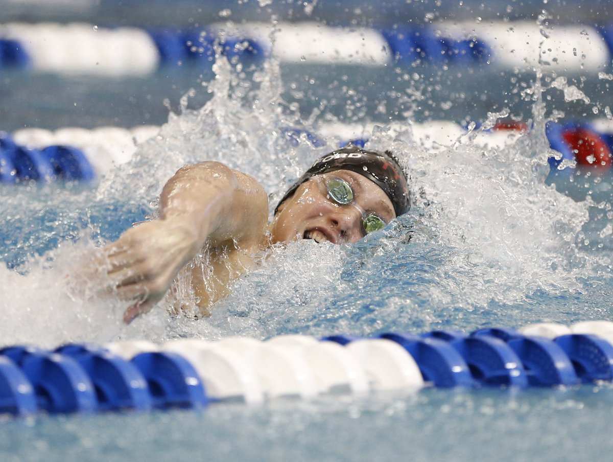 LouisvilleSD's tweet photo. Mallory Comerford wins the 200 free in 1:47.31! #SignatureMove #GoMallory https://t.co/qqaz1OWnVJ