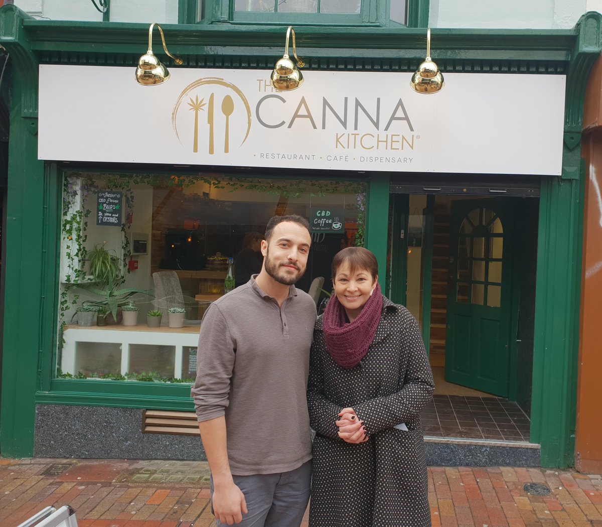 cannakitchen_uk's tweet photo. Such a pleasure to meet @CarolineLucas today, and to have the support of the @TheGreenParty behind our vision.
Here's to clean green food and clean green politics 💚 https://t.co/Q8xzVGobDI