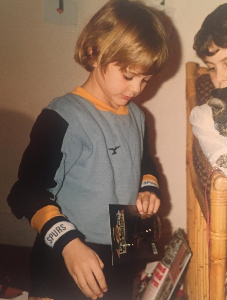 spurs_sparrow's tweet photo. As I’m approaching a milestone birthday my Dad decided to dig out some old photos and send them onto me...I don’t think I’m that impressed with the cat brush but I do remember wearing these wristbands everywhere #AlwaysSpurs  #puddingbowl #tomboy #COYS https://t.co/UkaL19GkON