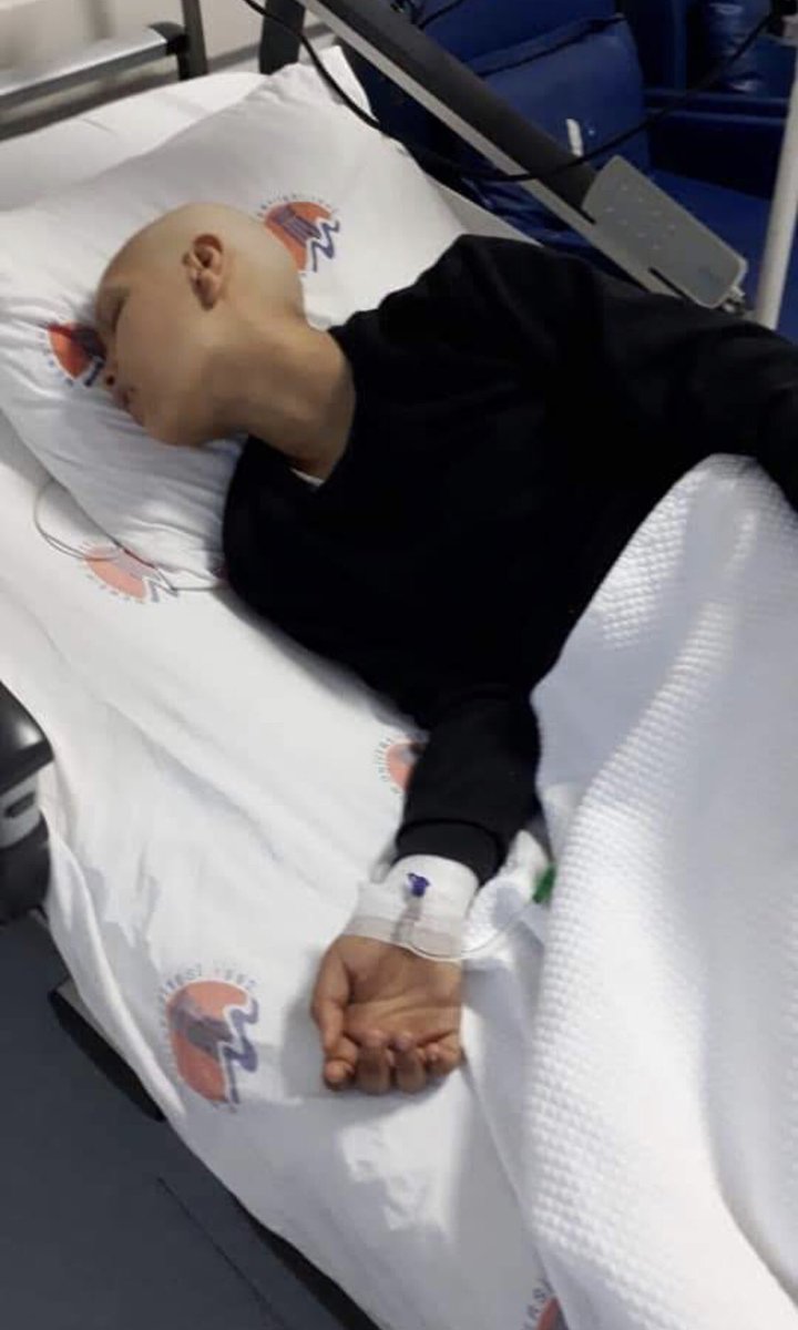 cincun06's tweet photo. Acil acil acil.... Fav Rt Yapalım  Arkadaslar.
Mersin ünüversitesi hastanesin de çocuk onkoloji bölümünde yatmakta olan Gülay kızımıza acil port cihazı takılması lazım aldıgı kemoterapi den dolayı damarları zarar görmüş...!!! https://t.co/6kfznz3Ict