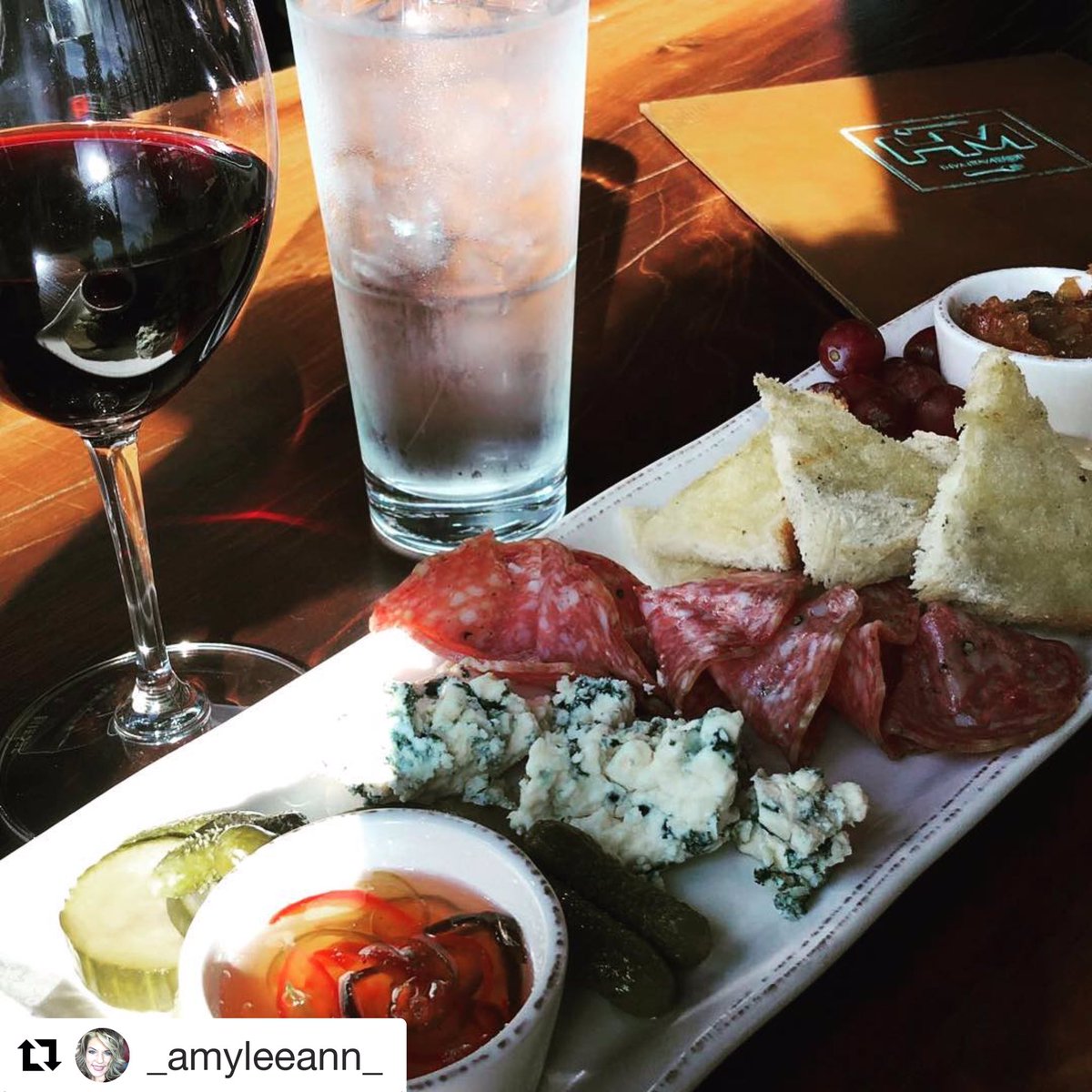 Funny, these are all our favorite things, too!🍷🧀🥓🥖 Come indulge in #friyay with us.🙌  #Repost @_amyleeann_ 
・・・
All of my favorites wrapped up in one place ❤️ #homesteadmanor #wine #southernplantation #plantation #favoritethings #tennessee #tennesseelife