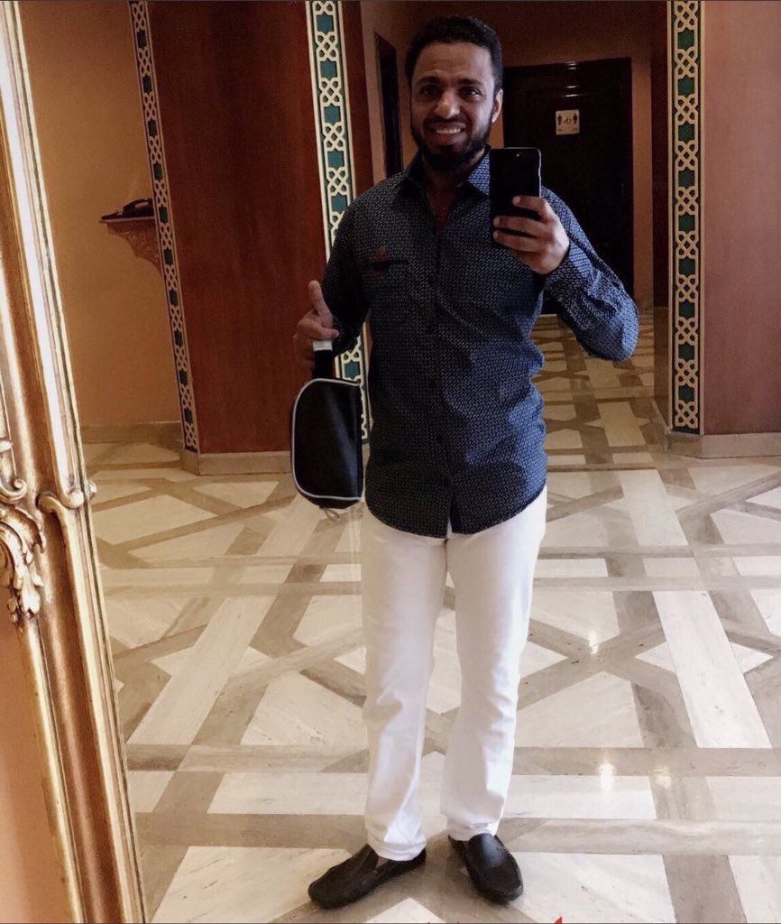 المريسل عند باب شقة هتان ينتظره يطلع 😂😂
 #هتان_هلالي