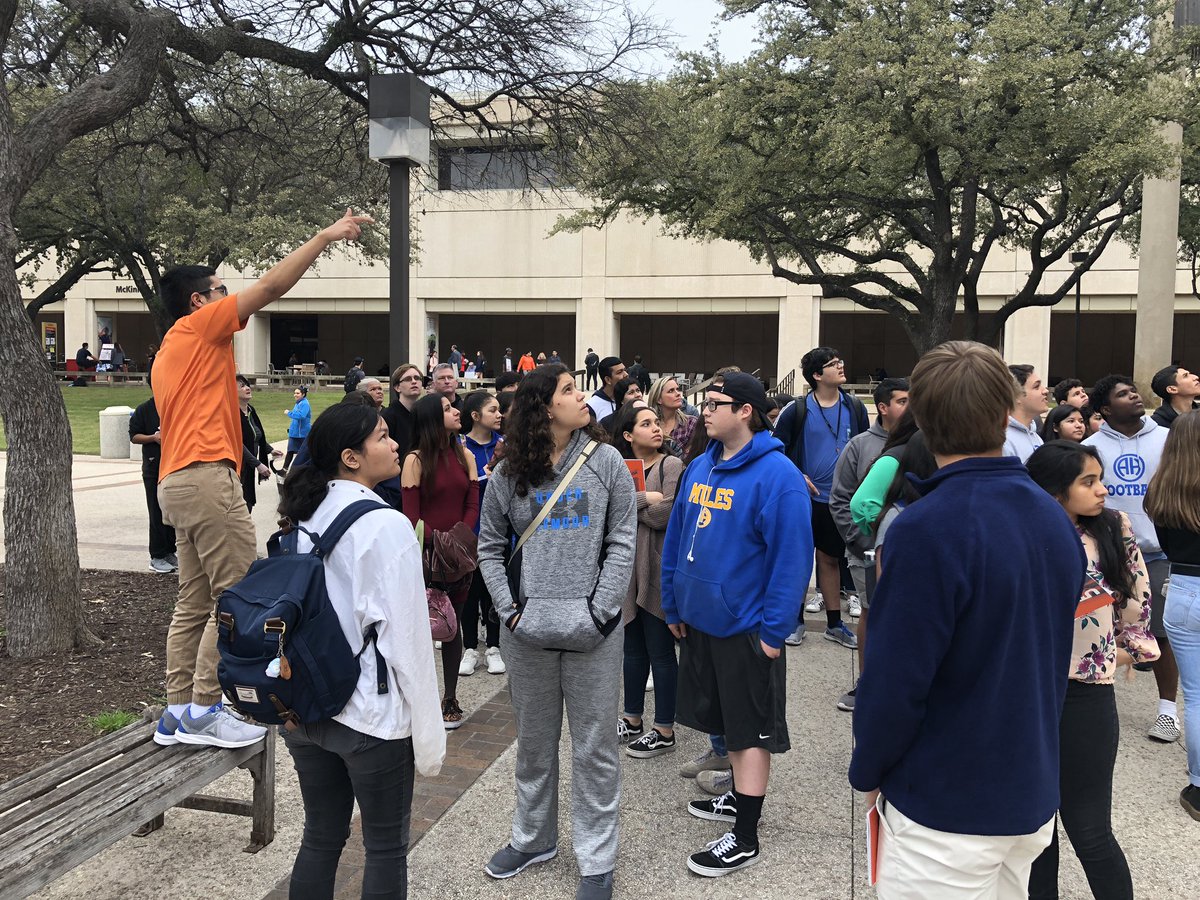 Mules2College's tweet photo. FANTASTIC visit to @UTSA! Great presentations by @UTSAFutureRR, @utsacyber, & @UTSAHC! Largest group we’ve taken to @UTSAOneStop in 3 years! Love seeing more @AHISD students open to the awesome colleges in #SanAntonio.
💙🧡
Even saw some @AHHSmules grads!
@WeGoPublic #UTSATour https://t.co/KtEUThPS4Z