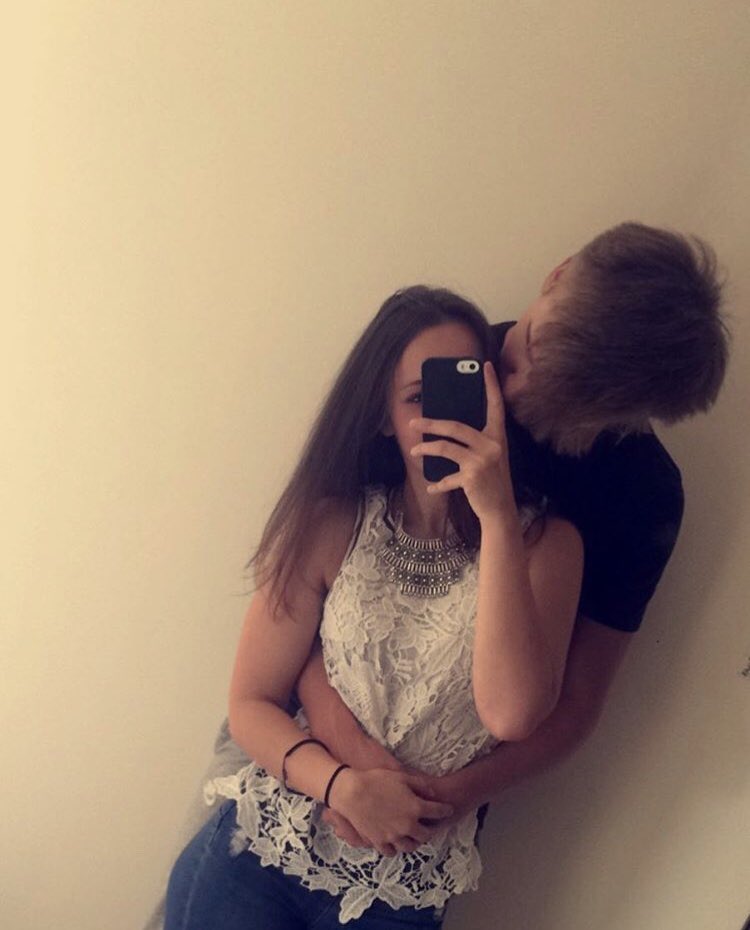 CapronAlice's tweet image. Juste parce qu’il me rend heureuse 🖤