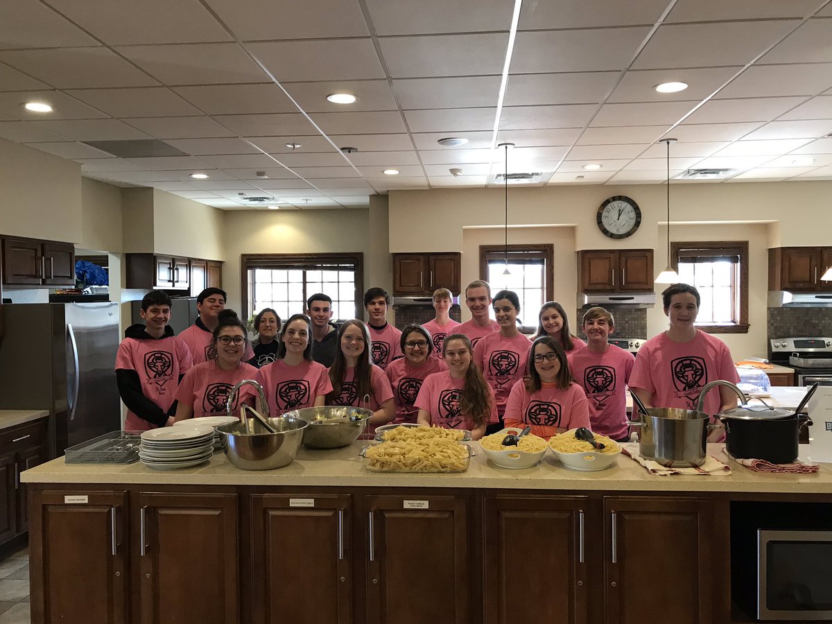 StRoseHouse's tweet photo. Had a great day serving the culture of life @rmhcstl. Cooking cleaning... and playing a few rounds of DDR. #StRoseRocks #LuckytoBeLuke #Q3ServiceDay https://t.co/VEdBNU9QgV