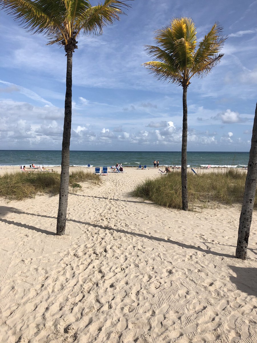 edazl822's tweet photo. @kristine_stone  all you need to do is find your favorite beach, pack ur stuff and move! https://t.co/7Q0u0xYl09