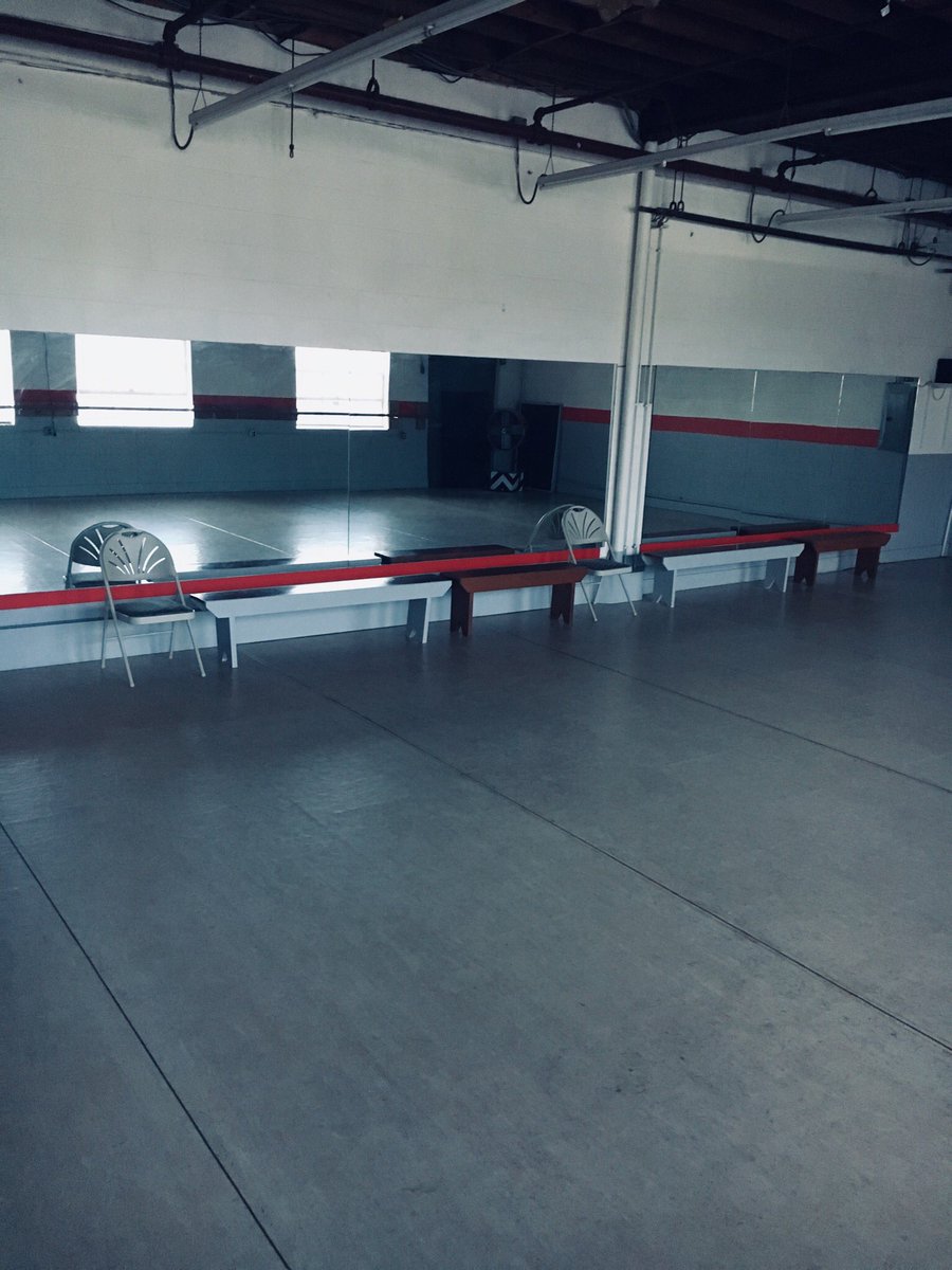 StacieNajac's tweet photo. Dress rehearsal tonight for the parents!! Excited for them to show off!! #ducrew #minidancers #minijrdancers #jrdancers #24 #sneakpeak2019 https://t.co/VRSnUDiEuY