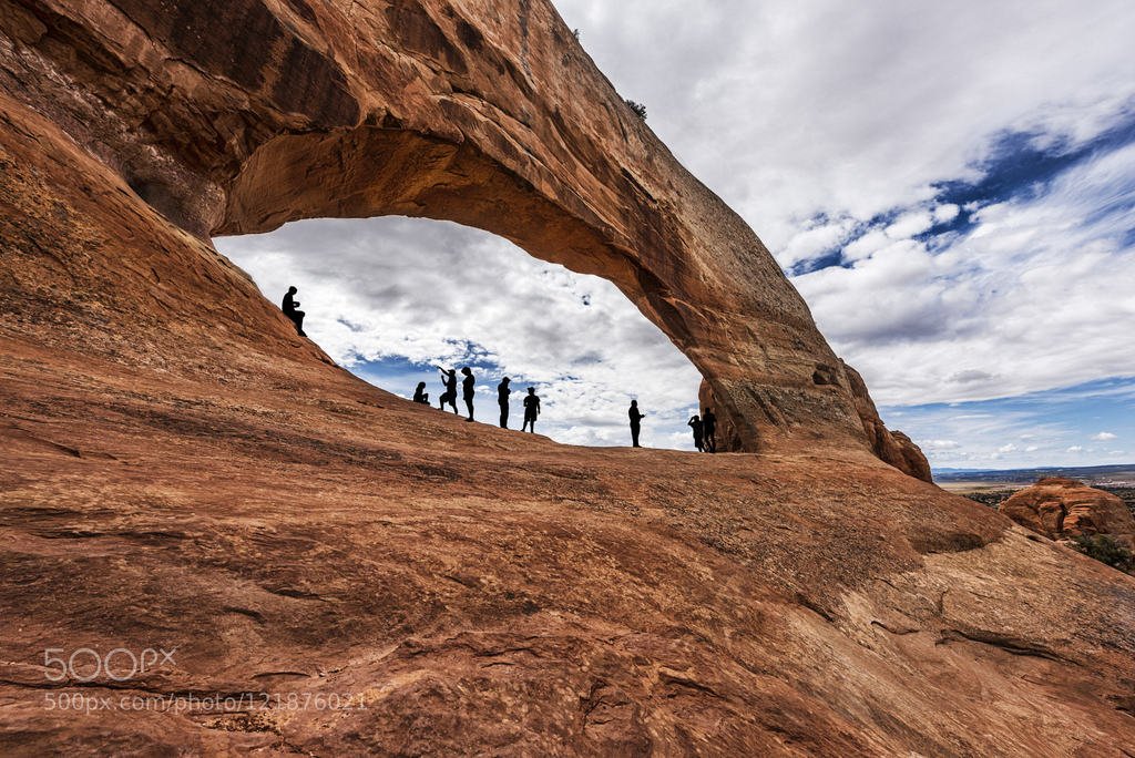Wilson's Arch, Utah (автор фото BenjaminSullivan) #amazing,arch,benjamin sullivan,blue,canyons,climbing,clouds,hiking,mountains,natural arch,natural bridge,orange,outdoors,parks,rack,rocks,sky,stone,travel,utah,west
