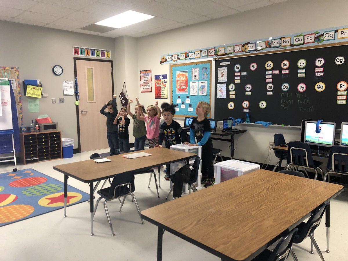pierro_nicole's tweet photo. We are LOVING the game splatter!! #rblends #wesbelievers #kinder #teams https://t.co/VImU7sUWqK