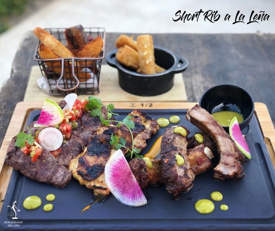 Toro_Cabo's tweet photo. Costillas a la leña cocinado por 6 horas a fuego bajo , ¡Pruébalo esta noche!🔥🍖🔥
---
Short ribs slow cooked for 6 hours on a firewood. Try them tonight!🍽👌🏼

#ToroCabo #LatinKitchenAndBar #ToroCaboExperience #CostillitasALaLeña https://t.co/h0Tqp04VMc