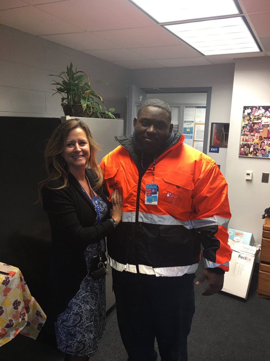 After viewing this gentleman working ramp in -35 wind chills wearing a hoody😰, I reached out to the ORD Tech Ops team who overnighted me a warm jacket in his size. I am grateful for my village 😍 ⁦@weareunited⁩ #beingunited ⁦@DTWeetin⁩