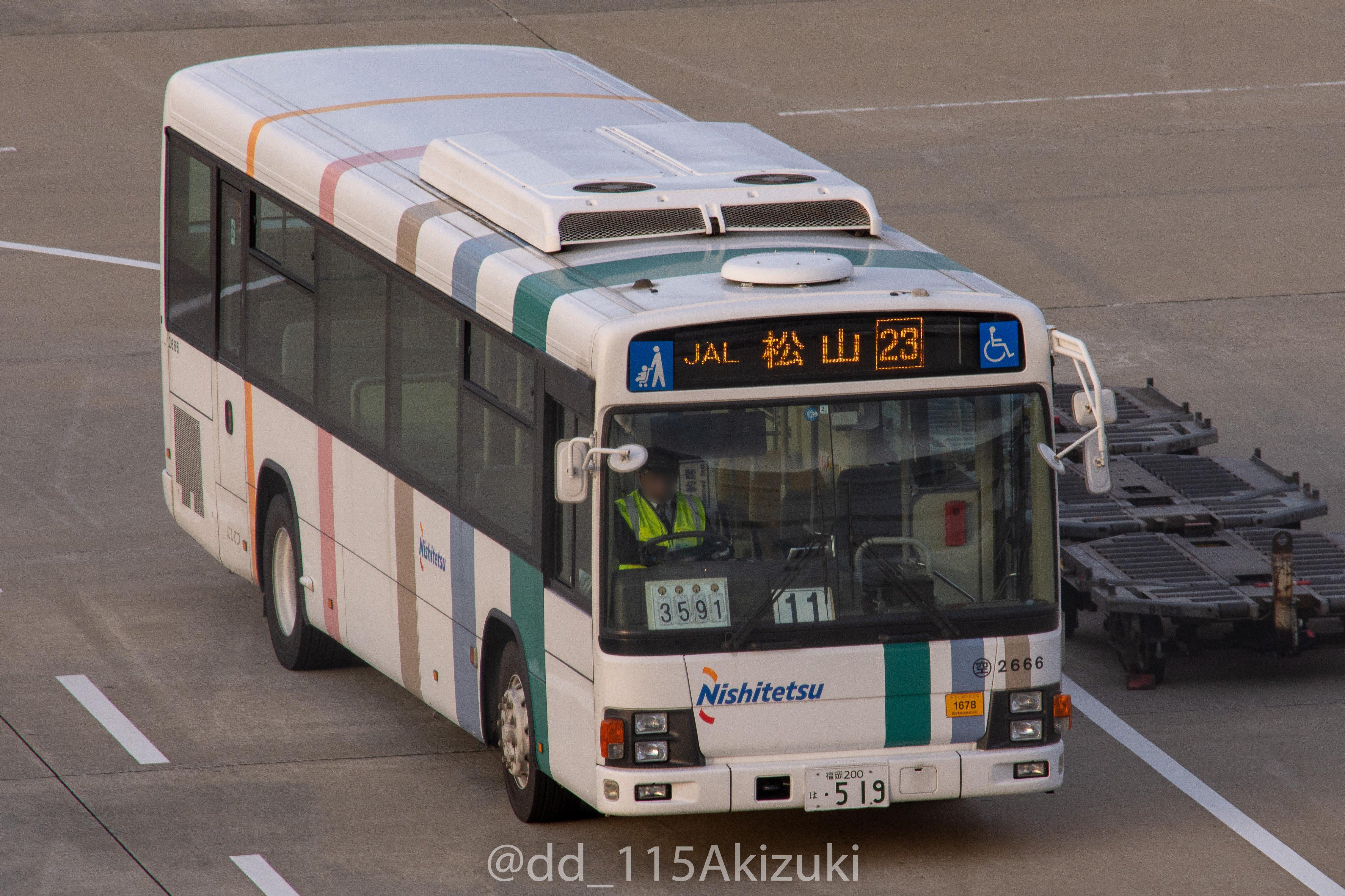 تويتر あ き づ き على تويتر 西鉄バスながら その方向幕には 松山 や 新潟 の文字が ｗ 空港内ランプバスは国内線のみかと思いきや 最近離脱した西工車の絡みか インタミでも見れるようになったそうです 方向幕が気になる 空港2666 空港7721