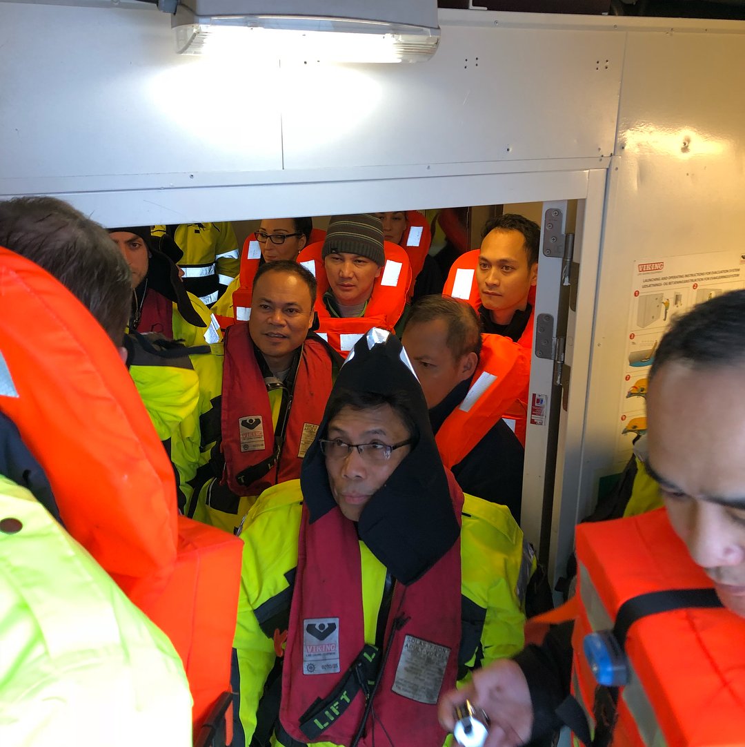 NathanielBraxt3's tweet photo. #safetyatsea #sailaway https://t.co/Tww9us3mZu