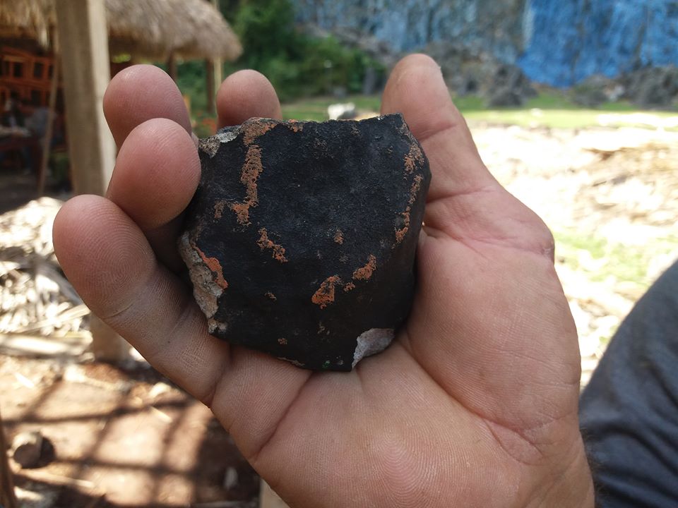 JoseCarlosRguez's tweet photo. #LastMinute: possibile #meteorite su #Cuba. News media e giornalisti riportano #1feb2019 l'eventuale esplosione e caduta di #meteorito nella provincia #cubana di #PinarDelRío. I testimoni hanno osservato fuoco e fumo nel cielo. Vedi foto. @JoseCarlosRguez @StampaEmbaCuba https://t.co/aiDXrcZ10e
