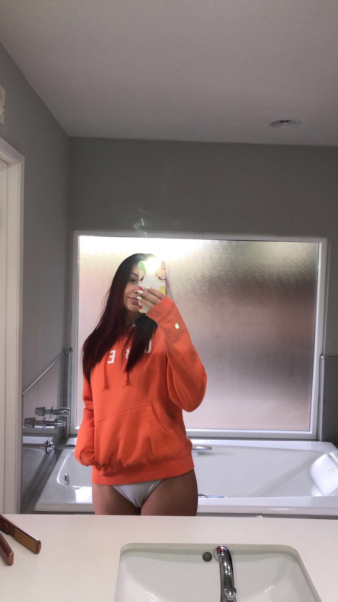 BlakelyBunny's tweet photo. 😼 https://t.co/o40aJprl6R