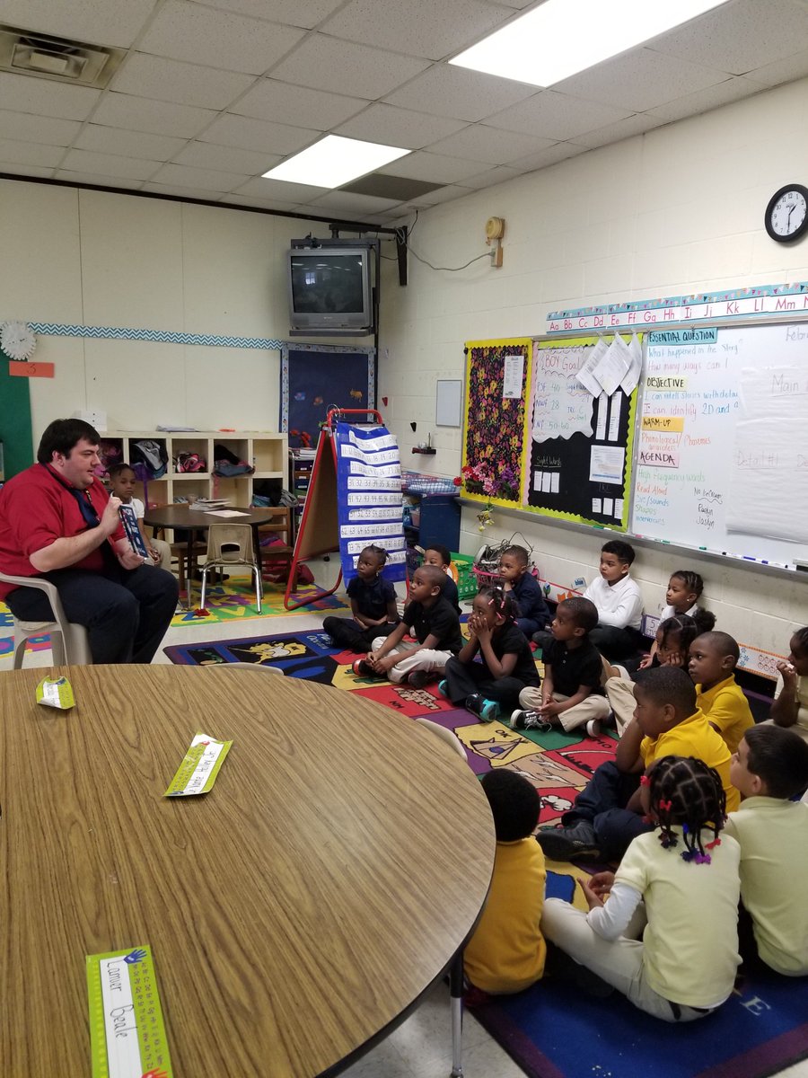 RiverviewEleme1's tweet photo. World Read Aloud Day at RES...Thank you to Sheriff Hayes, community members, students and staff for your participation! #RESQuestforSuccess https://t.co/MYeybew478