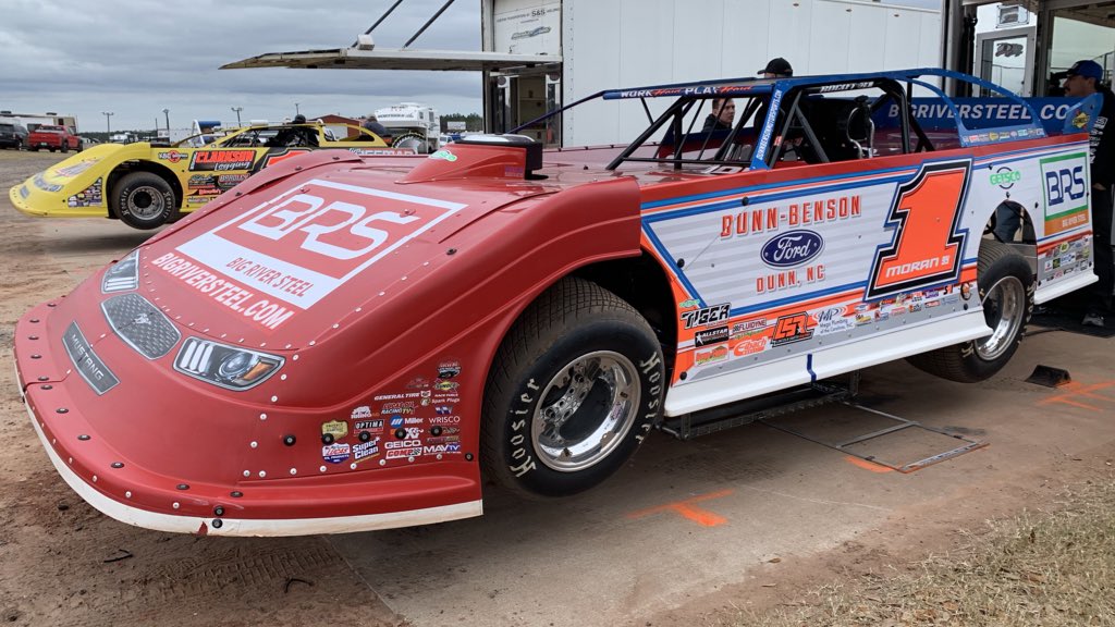 ColePerkins12's tweet photo. The new @TeamDBM1 @Rocket_Chassis XR1 of @devinmoran99 #SuperBowlOfRacing https://t.co/SB3NoIYNvq
