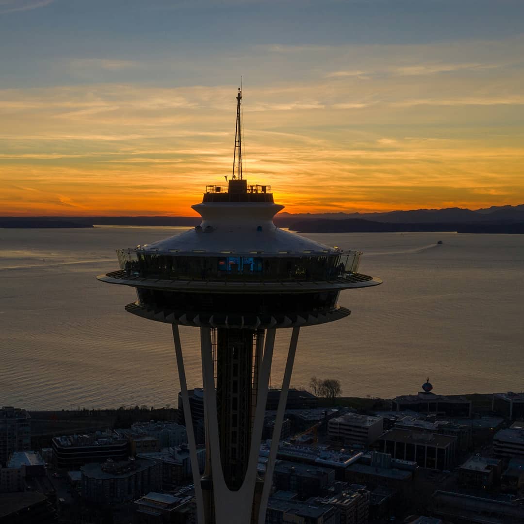 viewmydrone's tweet photo. The end of a beautiful week in Seattle. Happy Friday!!!

#dji #djiglobal #usa #Seattle #spaceneedle #sunset #drone #uav # https://t.co/FpAosnfTF4