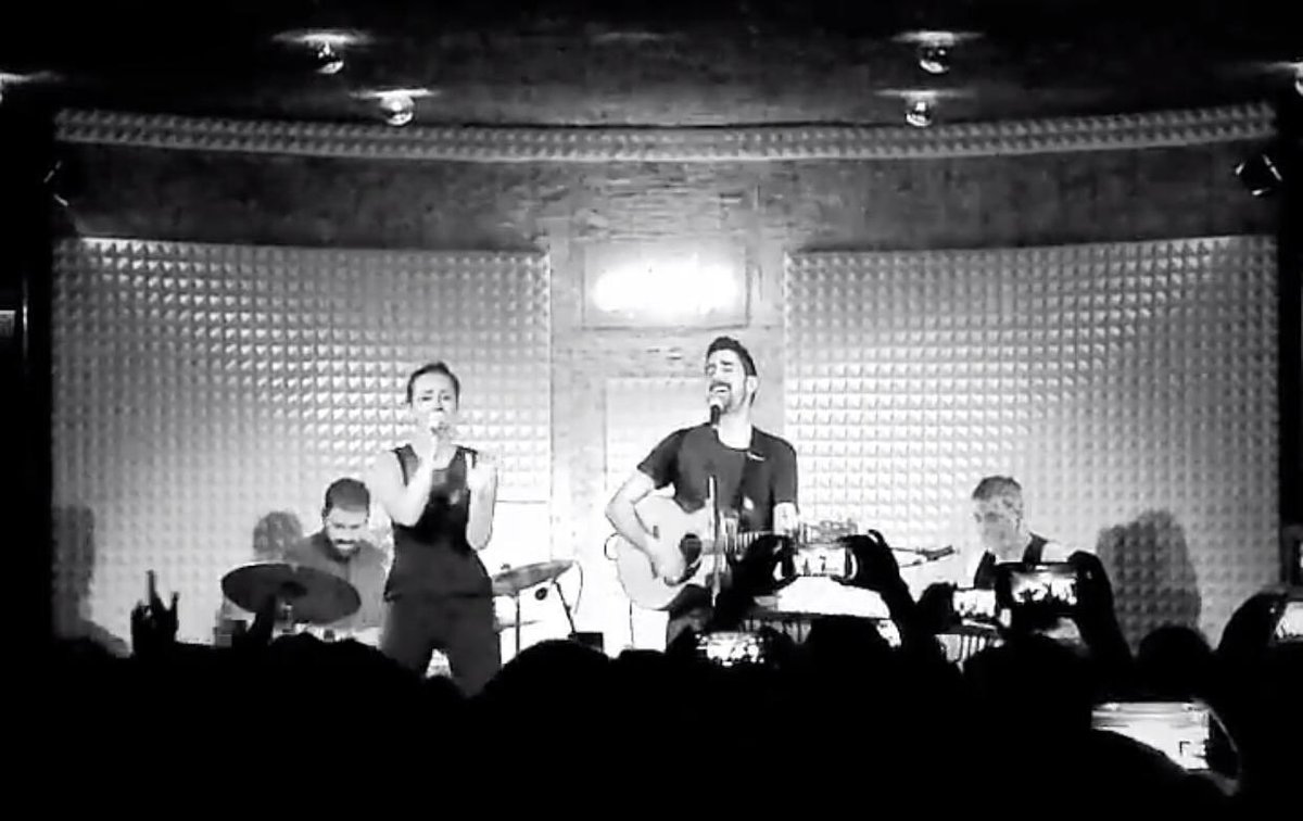 AlexUbagoficial's tweet image. Ayer tocamos en casa. Fue un concierto benéfico a favor de @AEACaP, un concierto con la intimidad y la cercanía que da la sala #lacripta. 
Y fue uno de esos conciertos que uno no olvida nunca.