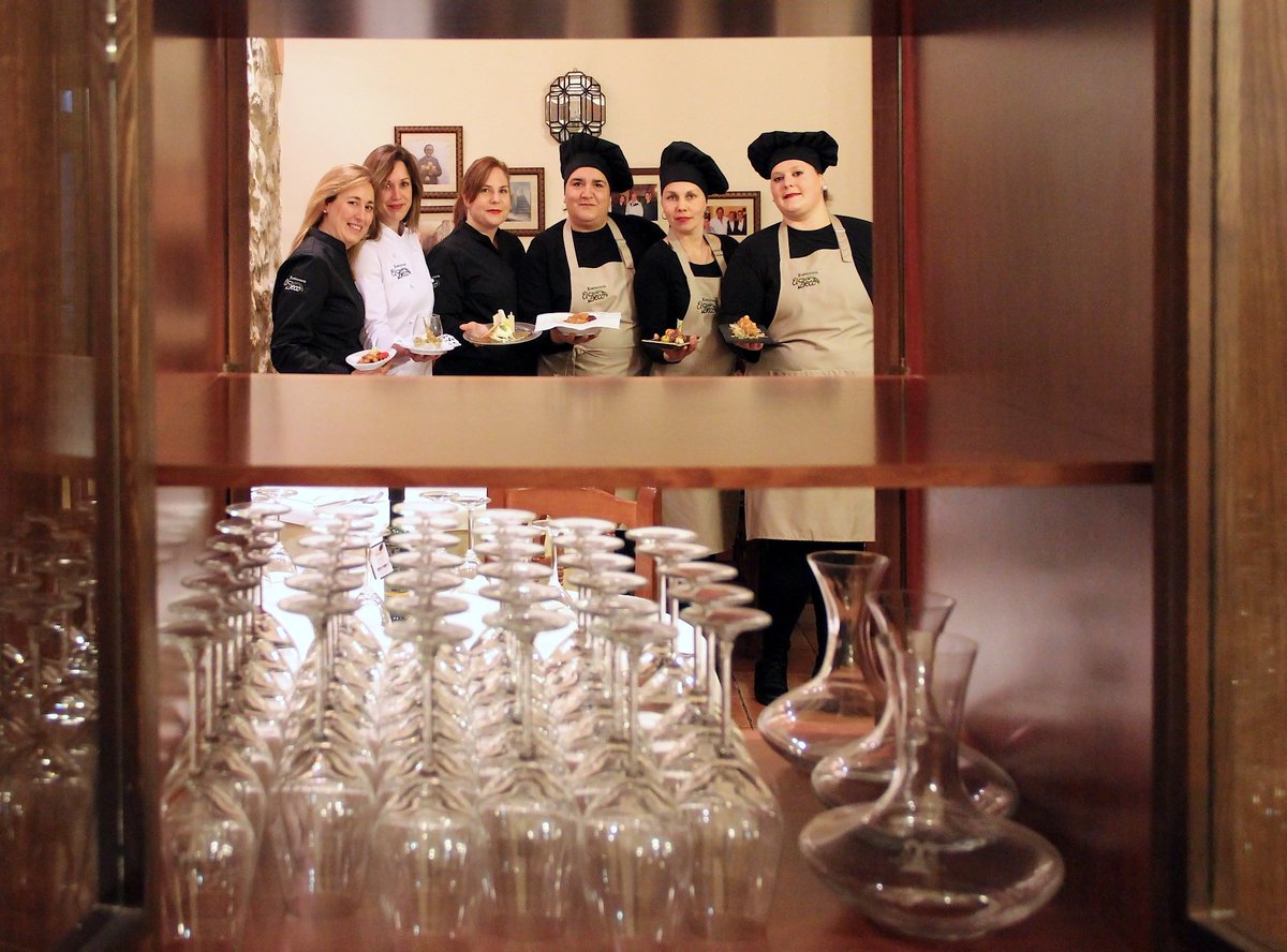 RESTAURANTE | ¡¡Ya tienen los platos preparados!! Restaurante El Seco comienza mañana su travesía en las XVIII Jornadas Gastronómicas, a través de un menú que este mismo sábado desvelaremos. ¡¡Atentos/as!! Además, toda la elaboración tendrá el sabor del #aove <a href="/PagosdeToral/">Pagos de Toral</a>